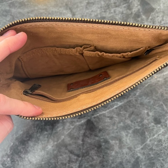 Patricia‎ Nash Leather Clutch - Picture 3 of 3